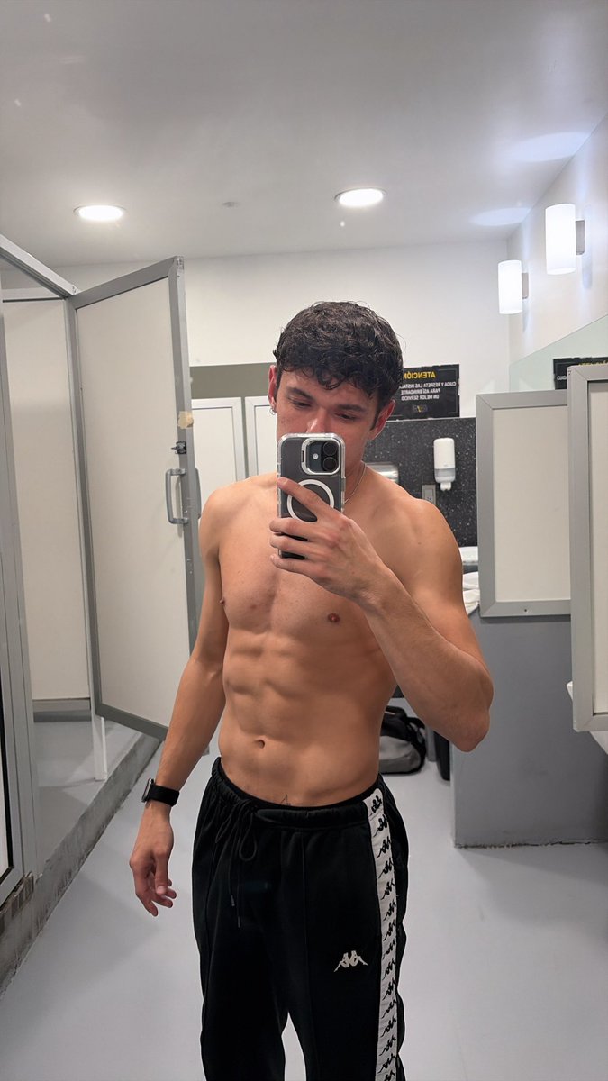 PaezAlexltbd's tweet photo. Tardes👀 #gymboy #boy #gymmotivation https://t.co/AgrTodbJT1