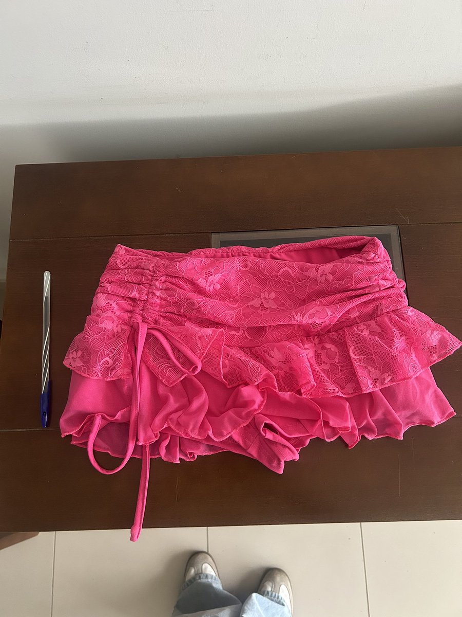 conangraygf's tweet photo. MINHA SAIA PRO SHOW DA CHAPPELL É DO TAMANHO DE UMA CANETA https://t.co/dl3qNyRyNK