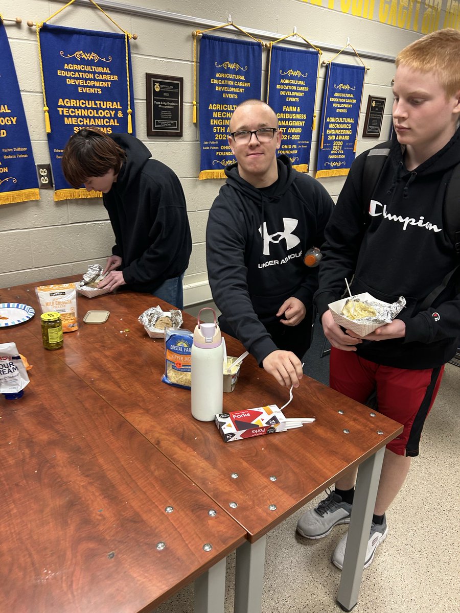 FLFFA's tweet photo. What makes FFA great? Easy, the members! Just over 1 million strong throughout the US, just shy of 31K in Ohio, and somehow we’re blessed to have 70 of the absolute BEST! To close out our FFA week our members enjoyed a baked potato bar. https://t.co/mSRhPuo0mA