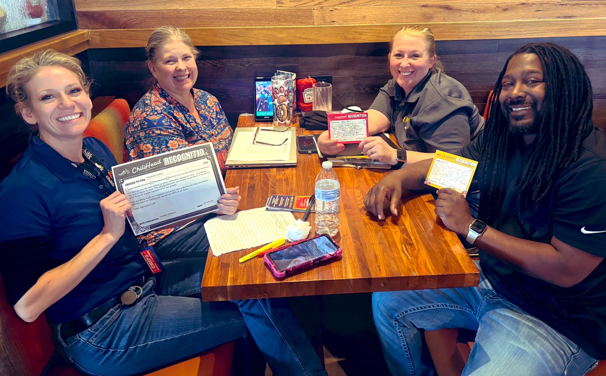 HeatherF111589's tweet photo. Raining 🌧️ CHRs with this team to end period 8! Proud of the growth we have had since last year!! Let’s kill it period 9 💪🔥🌶️❤️#teamtyler #chilislove #striveforfive #growtogether @Dk5Mills @debbie_shonk @cnr618 @Chilis https://t.co/23XHV7NEHf