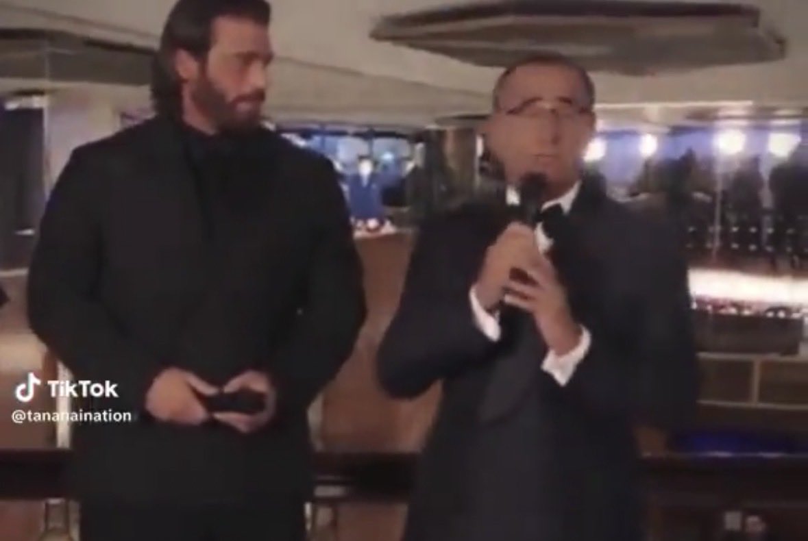 spokemayo's tweet photo. elenco in aggiornamento dei componenti del cast di sanremo26 che si sono assaggiati nei camerini dell'ariston:
- carloco e can yaman 
- lda e akaseven
- eddie brock e fabrizio moro
- levante e gaia
- le bambole di pezza e cristina d'avena 

#Sanremo2026 https://t.co/GFDkVzZYpK