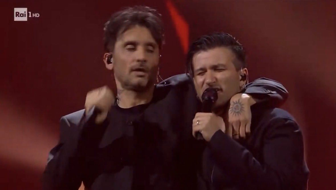 spokemayo's tweet photo. elenco in aggiornamento dei componenti del cast di sanremo26 che si sono assaggiati nei camerini dell'ariston:
- carloco e can yaman 
- lda e akaseven
- eddie brock e fabrizio moro
- levante e gaia
- le bambole di pezza e cristina d'avena 

#Sanremo2026 https://t.co/GFDkVzZYpK