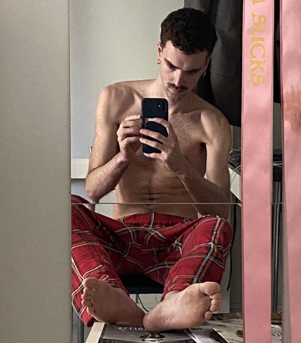 a young girl from essex #baffochecca tweet media