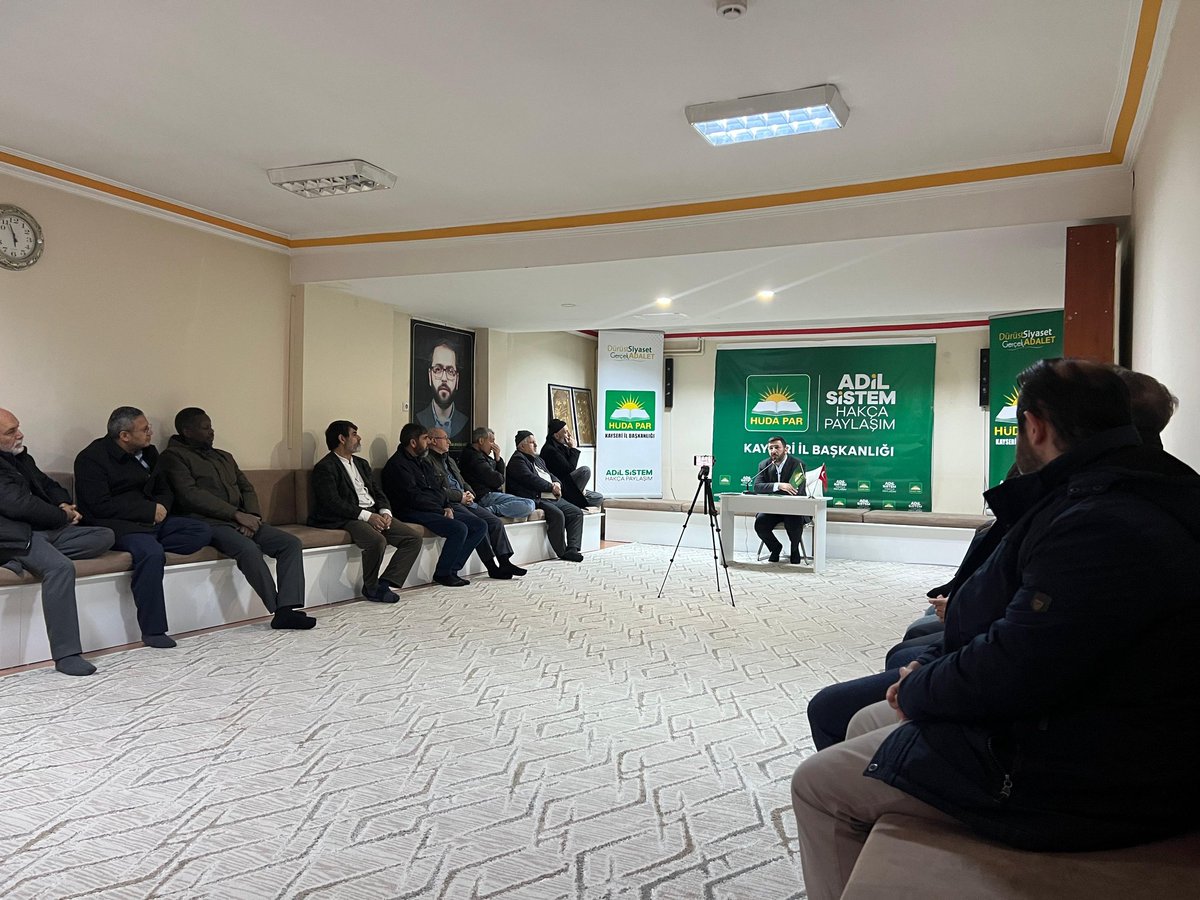 HudaParKayseri's tweet photo. HÜDA PAR Genel Başkan Yardımcımız Sayın Hüseyin İmir, sivil toplum kuruluşlarının temsilcileri ve üye gönüllülerimizle bir araya gelerek Türkiye ve dünya gündemine dair güncel meseleleri değerlendirdi.

#kayseri #hüdapar #siyaset https://t.co/sZoMbry371