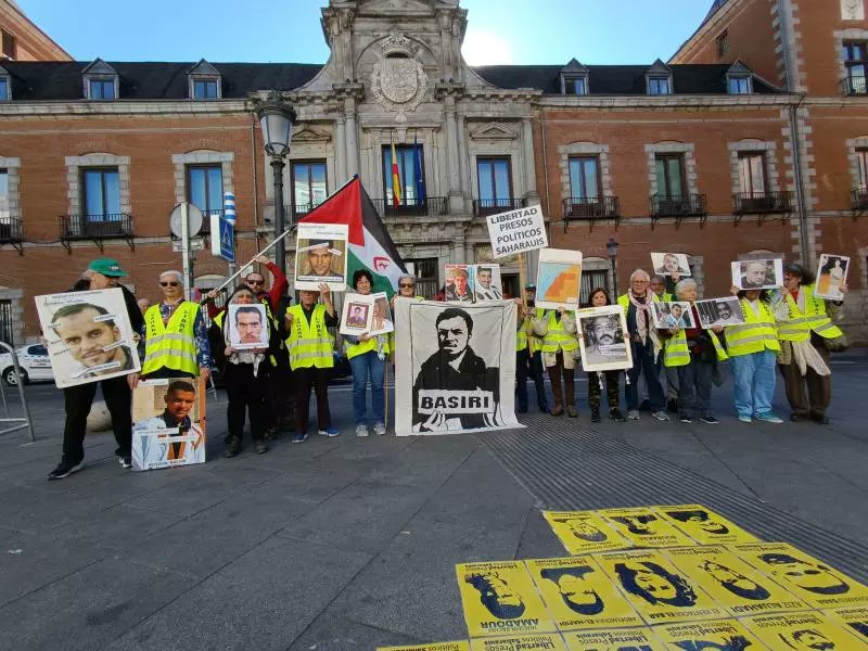 Afapredsa's tweet photo. 27F26: 50th anniversary of the proclamation of SADR – Sahrawi people's bastion against Moroccan genocidal occupation. AFAPREDESA denounces 445 disappeared, political prisoners, and bombings of civilians.
#WesternSahara #SADR50 #FreeSahrawi #AFAPREDESA
https://t.co/S4qY9wG5p3 https://t.co/iWpVERQMTn