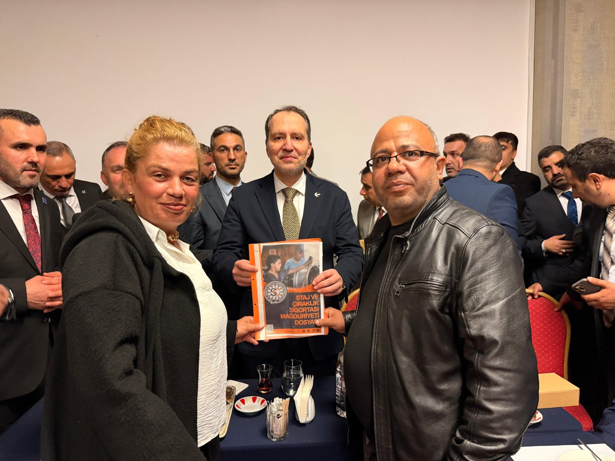 CirakStajFED's tweet photo. Staj ve çıraklık sigortası mağduru arkadaşlarımız Figen Dinçsoy ve Hasan Anıl Yeniden Refah Partisi Genel Başkanı Sayın Dr. Fatih Erbakan ile görüşme sağlamıştır. 

@rprefahpartisi 
@erbakanfatih 
@Yasmin_EST 
@HasanANIL119719 

Görüşmede bizleri dinleyerek staj ve çıraklık sigortası mağduriyetine gösterdiği ilgi ve verdiği destek için Sayın Dr. Fatih Erbakan’a teşekkür ediyoruz.

Emek veren, mücadelemize kulak veren ve çözüm yolunda yanımızda duran herkese şükranlarımızı sunuyor; staj ve çıraklık sigortası mağduriyetinin giderilmesi için kararlılıkla çalışmaya devam edeceğimizi kamuoyuna saygıyla bildiriyoruz.

Emekçilerin Alın Teri
#3308YasasıStajyerÇırağıYokSayıyor