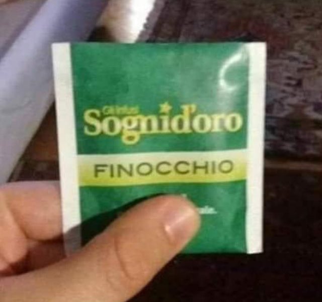 FIORELLA MANNOIA CHE A FINE ESIBIZIONE SALUTA MICHELE BRAVI