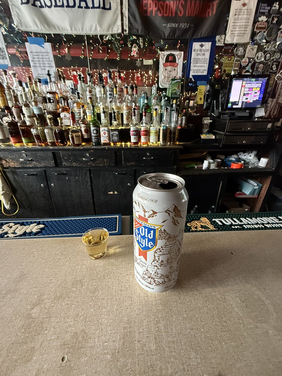 Whatsmydrink's tweet image. #cheers #chicago #handshake