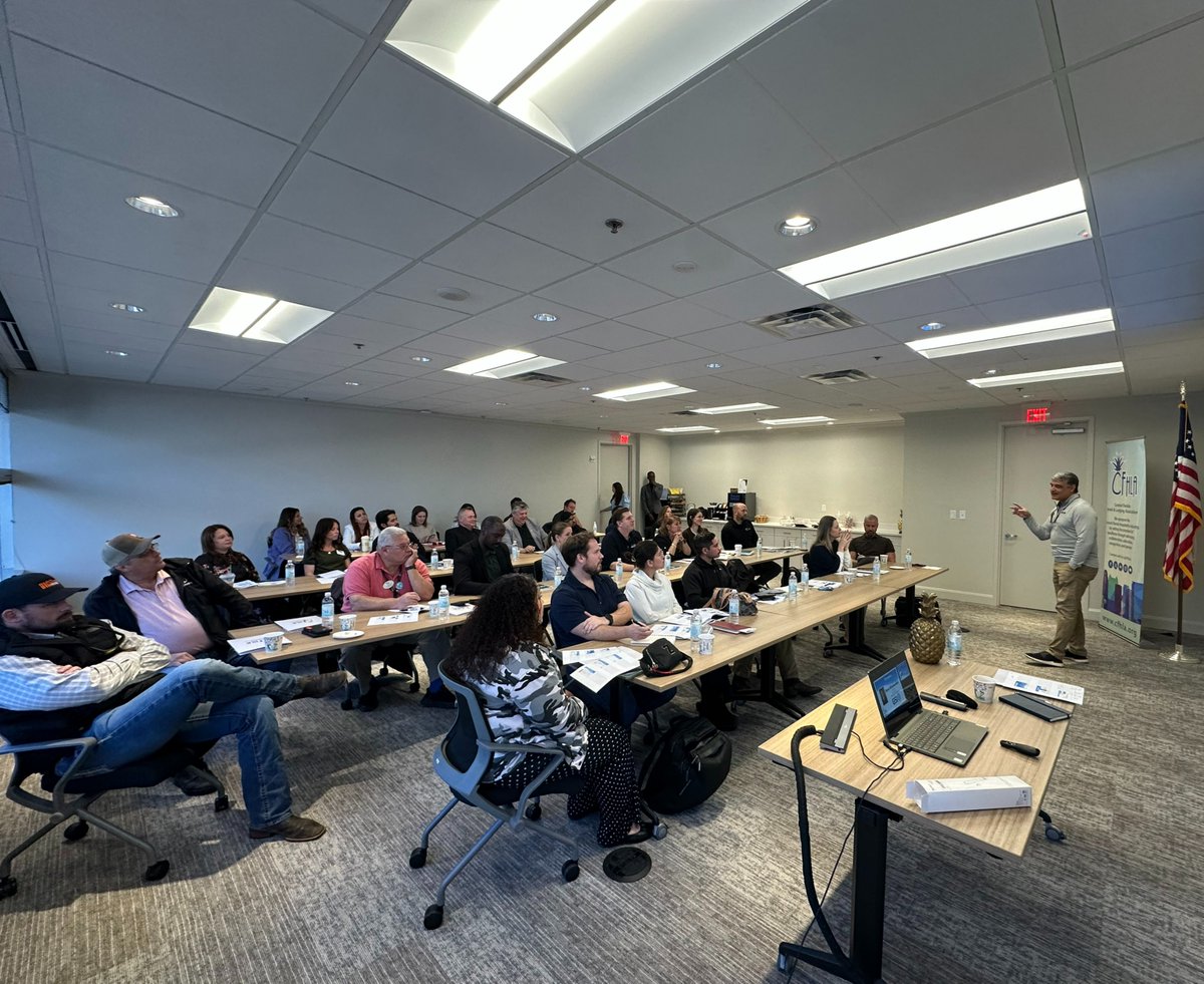 CFHLA 🍍 tweet media