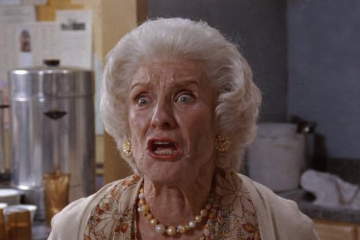 Mientras tanto en México: 
– El trabajo no debe ser productivo, debe ser difícil!