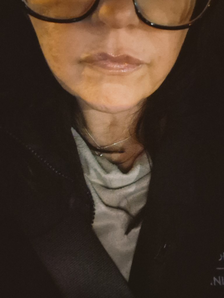 MissHotPot's tweet image. Can't handle this much Friday fun. 3rd #mumtaxi of the night. #killingtime #waiting #fml