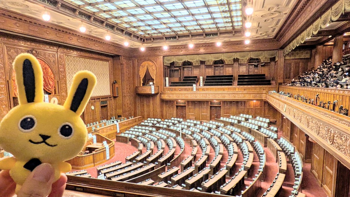 kokumin0501's tweet photo. 国会見学に行ってきたよ！
本会議場は想像よりこじんまりとしていて、こりゃ眠くなるわと思った（）

川合さん奥村さんたかえさんとは初めてお会いしました😭小竹さんはおなじみ🤲
皆さん忙しいのに快く迎えていただいて大感謝🙏💓

一緒にまわって下さったはなさん、本当にありがとうございました🥺💓 https://t.co/TRSJIOk7Fa