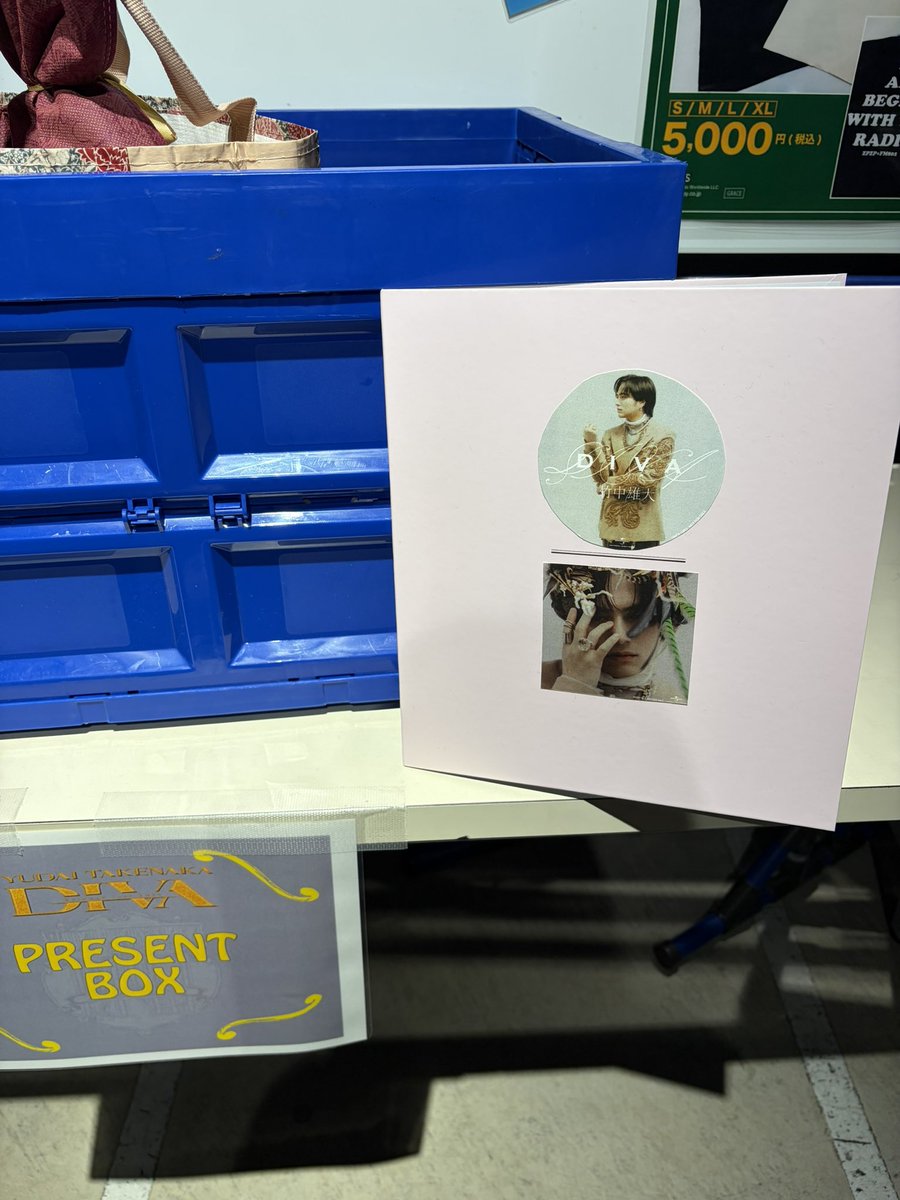DIVA大阪で初めて寄せ書きをプレゼントBoxに入れる事ができました✨
協力してくださった方、ありがとうございます☺️
3冊持って行ったけど、1冊は携帯の充電なくて写真撮れなくてすみません😂
雄大くんに届くといいな〜💞
#DIVA大阪
#寄せ書き