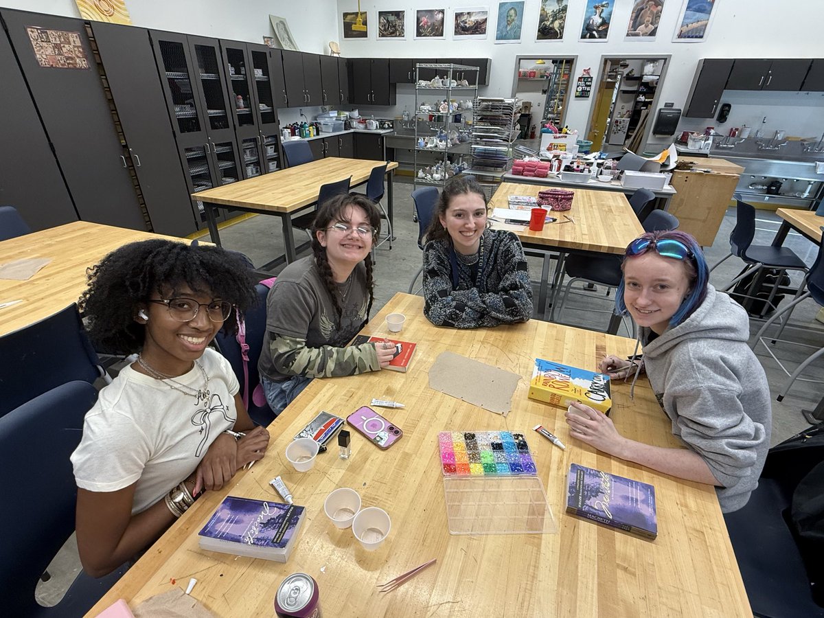 Mrs. Madak tweet media