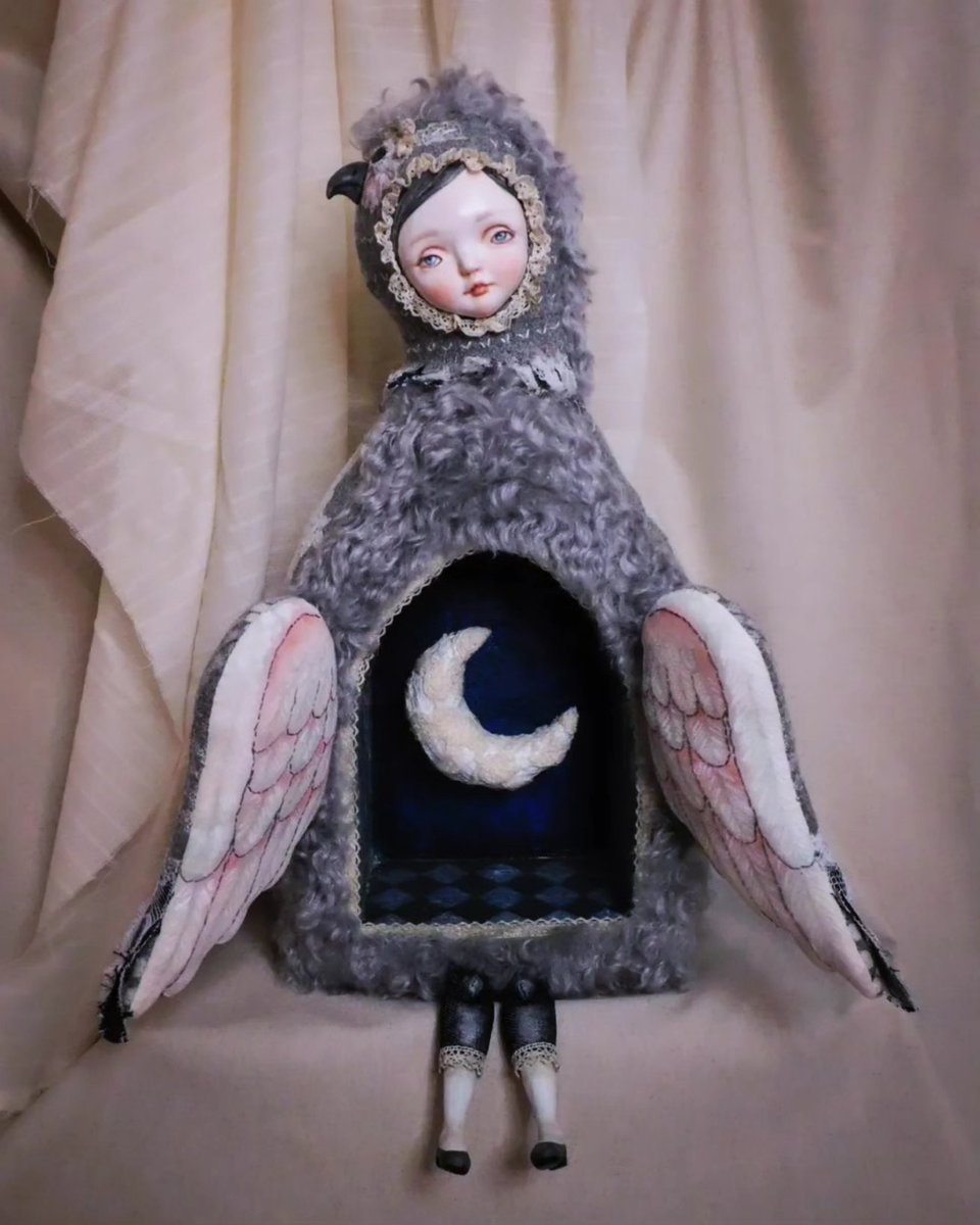 だいじょうぶ
大切なものは貴方の中にある
いつも貴方をやさしく照らしてくれてるよ

「やさしい夜」2022年

制作をしないまま1ヶ月が経ってしまった
ままならない暮らしの中で、たったひとつ！
一生懸命手を動かしたら思うものがカタチになる
自分を肯定できる
そろそろ…そろそろ…かな