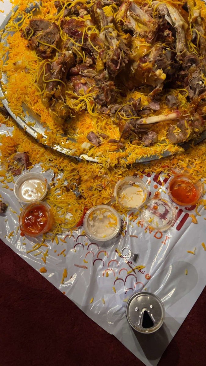 لـارين tweet media