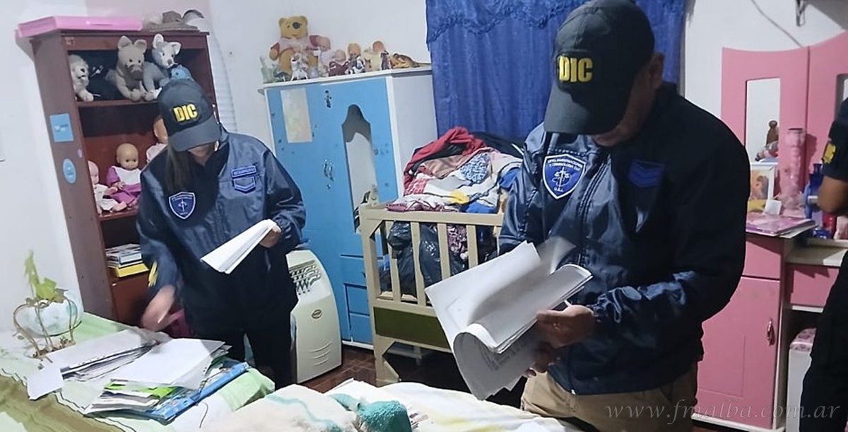 fmalba's tweet photo. Falsificación de certificados docentes: implicados desde Embarcación a San Carlos de Bariloche https://t.co/lCdx9iMC54 https://t.co/7uFOJETabZ