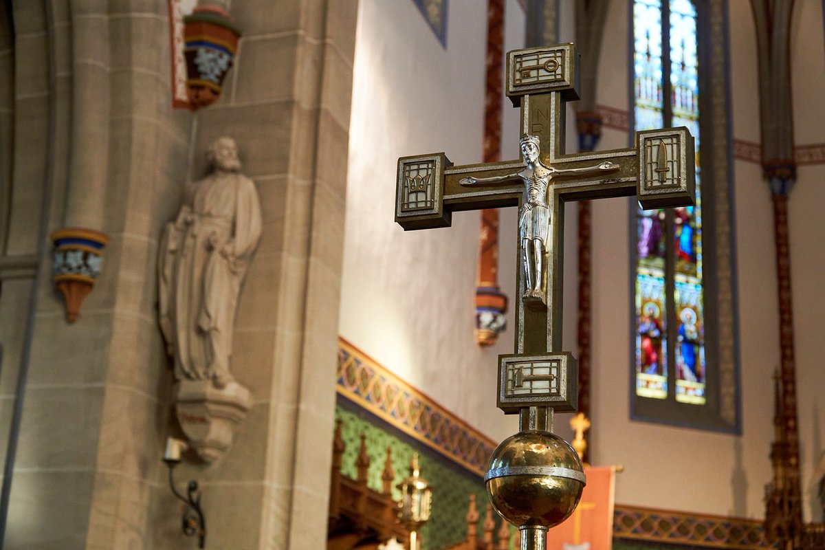 Barmherziger Gott, schenke uns Geduld, Weisheit und Liebe und leite unser Denken, Fühlen und Handeln, dass wir in der Klarheit Deines Lichtes unsere Tage verbringen und Dich an den Abenden für Deine Güte preisen. Durch Jesus Christus, Deinem lieben Sohn, unserem HERRN. Amen.