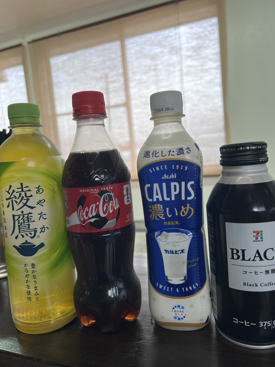 2/28（土）11時15分〜15時L.O

『煮干中華ソバ』
煮干6種類、昆布2種類

『濃厚煮干ソバ』
動物系、煮干4種類

両方売り切れ無し

ご自宅で作るお持ち帰り
和え玉

昨日も沢山のご来店ありがとうございました。本日も沢山のご来店お待ちしております。伊吹の常連さんありがとうございます。