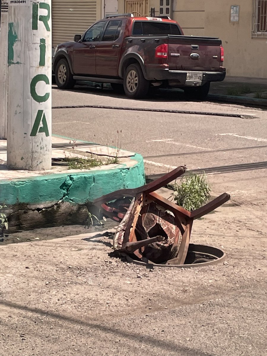 harleyfrancoc's tweet photo. Lamentable la situación que atraviesa Machala, con los índices de peligrosidad más altos jamás registrados en su historia y en completo abandono por parte de sus autoridades cantonales. https://t.co/RtUiY32OYu