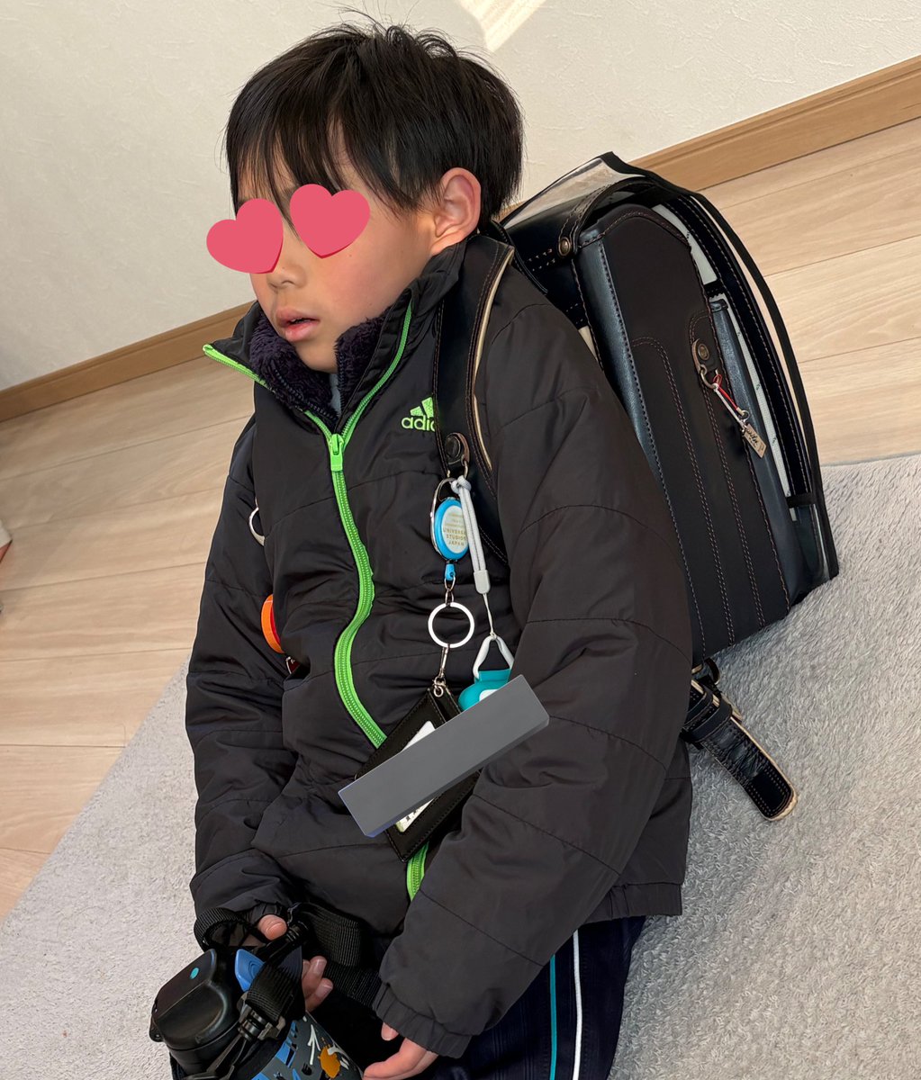 K_S3710's tweet photo. 今日はいよいよホームでの試合🏀
今回は5階からの観戦ですが息子と声を出して応援します‼️
会場にくるストブーさん見かけたら声かけて下さい😌めちゃ喜びます(笑)🤣
関係ないけどランドセルを座椅子がわりにする息子⇩⇩⇩学校に行く前ギリギリまでバスケ魂を見てる人
#神戸ストークス
#GOSTORKS https://t.co/zXQP3x49yU