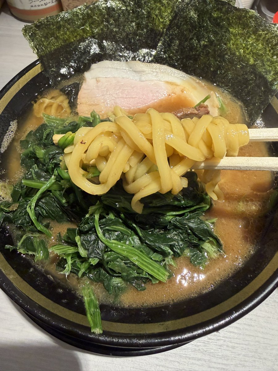 ootsuto's tweet photo. 横浜家系 てつ家 @市ヶ谷
ラーメン 並 960円
青菜 100円
アブラオオメ
濃厚ですが豚骨と醤油のバランス良し！ https://t.co/zKKBTBHq6y