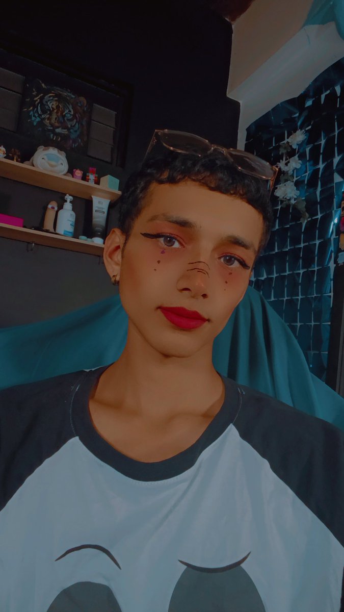_Josh_Moon_'s tweet photo. Nuevo look, misma energía 🔥💄 ¿Les gusta? #Maquillaje #RedLips #Selfie #NSFW #ContenidoAdulto https://t.co/aLnNJEwY4u