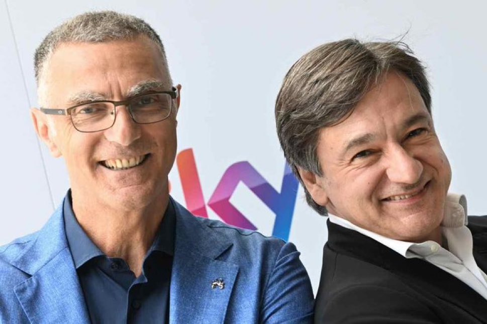 TorloGiorgio's tweet photo. 🔊 «Mani! Questo è rigore per l'Inter»
🔊 « Sai Beppe che se (Frattesi) si butta glielo danno»
🔊 «Fallo da dietro su BARELLA, rigore netto»

Paghiamo abbonamento perché i nostri figli imparino queste cose…????
@FedericoFerri @comcast @andreaduilio #InterBodo #Caressa #Bergomi https://t.co/sPRYIia7Mz