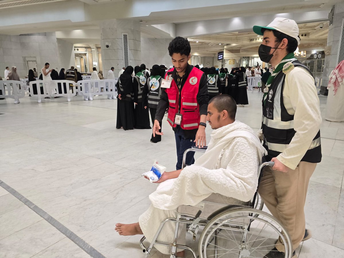 يواصل فتية وشباب <a href="/scouts_org_sa/">جمعية الكشافة العربية السعودية</a> المشاركون في معسكرات الخدمة العامة خلال موسم رمضان 1447هـ، أداء رسالتهم التطوعية في رحاب المسجد الحرام والمسجد النبوي، مجسدين أسمى صور العطاء والإنسانية التي تعكس الدور الريادي للمملكة في نشر ثقافة السلام والعمل التطوعي. share.google/qWHfJYY8vQtoCh…