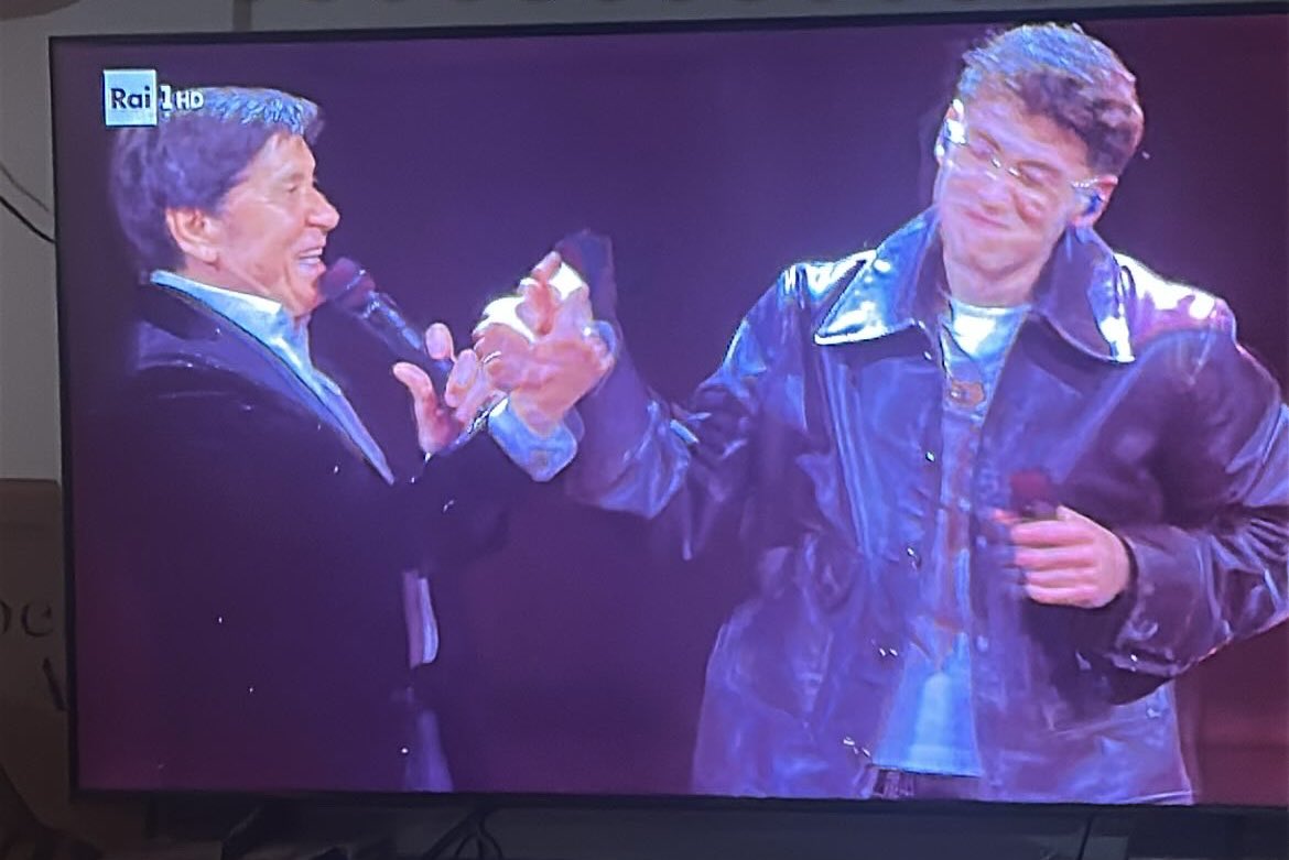 mimmo_sardiello's tweet photo. #Sanremo2026
Gianni Morandi 2026                          Gianni Morandi 1966 https://t.co/A8X62wDbza