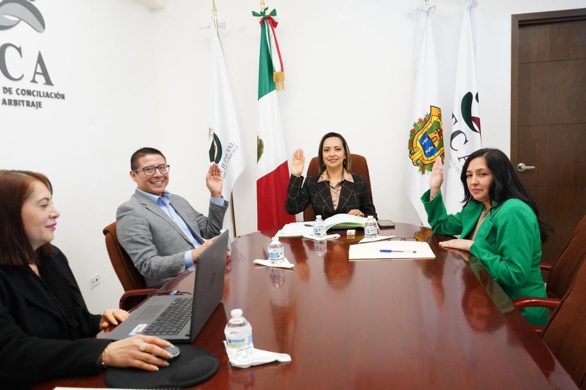 El Pleno del TCA del PJEV, encabezado por la Magistrada Presidenta Luz María López Aburto, celebró sesión ordinaria en la que se analizaron, discutieron y aprobaron diversos acuerdos vinculados con la función jurisdiccional en las Áreas de Ejecución A y B del Tribunal.