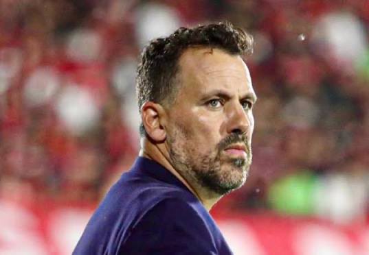 SoyJuanLuna's tweet photo. Cierto es que también se cayó la negociación con Julio Cesar Falcioni. El emperador no llegó a un acuerdo económico y se suma a la lista de los que rechazan al decano. Todos los caminos conducen a que Cristian Fabbiani será en nuevo DT de Atlético Tucumán. https://t.co/UOg24eWcDW