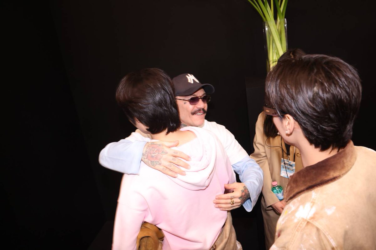 Capturing a moment from today’s fashion show. ✨️

We extend our sincere gratitude for the invitation to <a href="/harit_keng/">Harit_keng (DuckMan 🦆)</a> and <a href="/nampingnapat/">Namping</a> to participate in this remarkable event at MOSCHINO MILAN FASHION WEEK 2026. 

KENG NAMPING IN MFW26
#MOSCHINOXKENGNAMPING
<a href="/Moschino/">Moschino</a>