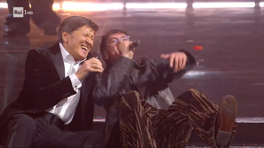 cantare una canzone che si chiama Vita, insieme a tuo padre, unendo il passato che si mischia col presente con una prospettiva verso il futuro. 
Che bel momento di omaggio e gratitudine, potevano fare la cosa più bella e l'hanno fatto ❤️ #sanremo2026