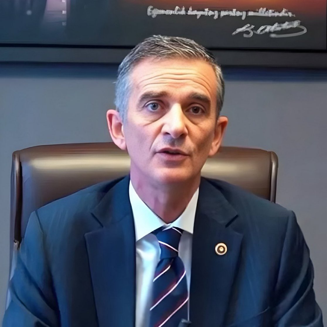 durbunhaber's tweet photo. Ümit Dikbayır:

“Bu memlekette ırkçılık varsa; ırkçılığa uğrayan yüce Türk milletidir.” https://t.co/wEfXCgGfgY