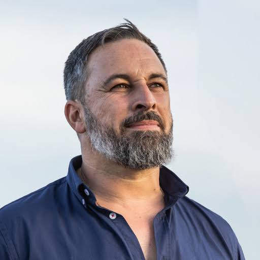 De joven lo leí. Enseñoreaba despachos y fue regla de vida para miles. Siempre he querido esto para VOX y trabajado para ello. 
No es talento, cosa menor. 
Es virtud y determinación: 
“Si guardas en tu puesto la cabeza tranquila, cuando todo a tu lado es cabeza perdida; (sigue)