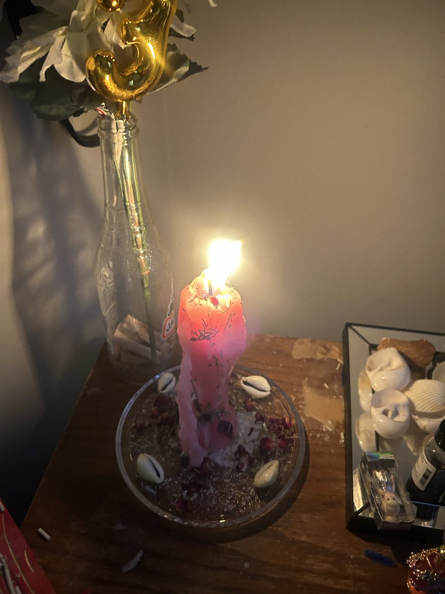 taritheorphic's tweet photo. if you see this, may your love life sweeten and your money multiply.

so it will be! 

happy venus day 🐚🌺🌊🧜🏾‍♀️ https://t.co/5O9SQQDUGD
