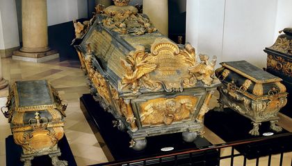 edwardsdna's tweet image. The Berlin Cathedral Is Reopening Its Massive Crypt—Home to the Bones of One of Europe’s Most Powerful Dynasties smithsonianmag.com/smart-news/the… @SmithsonianMag #BerlinCathedral #Hohenzollern #HistoricalLandmarks #Crypts #Architecture