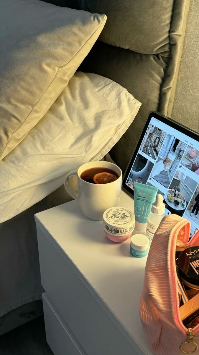 emilysterlings_'s tweet photo. friday night ritual. cleanse. mask. moisturize. repeat. https://t.co/AYkcFvOVfh