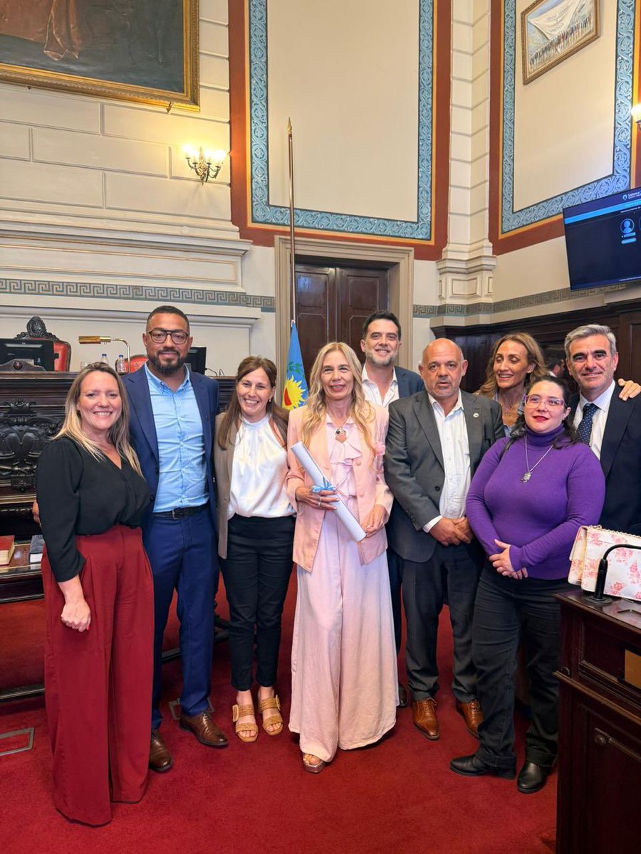 CeciMartinezMDP's tweet photo. Que quede en el feed el recuerdo de la pimer sesión en el Senado de la Provincia de Buenos Aires junto al gran equipo de @senadoreslla 

Con este equipo LA LIBERTAD AVANZA 💜🗽 https://t.co/eO2mJiW4I0