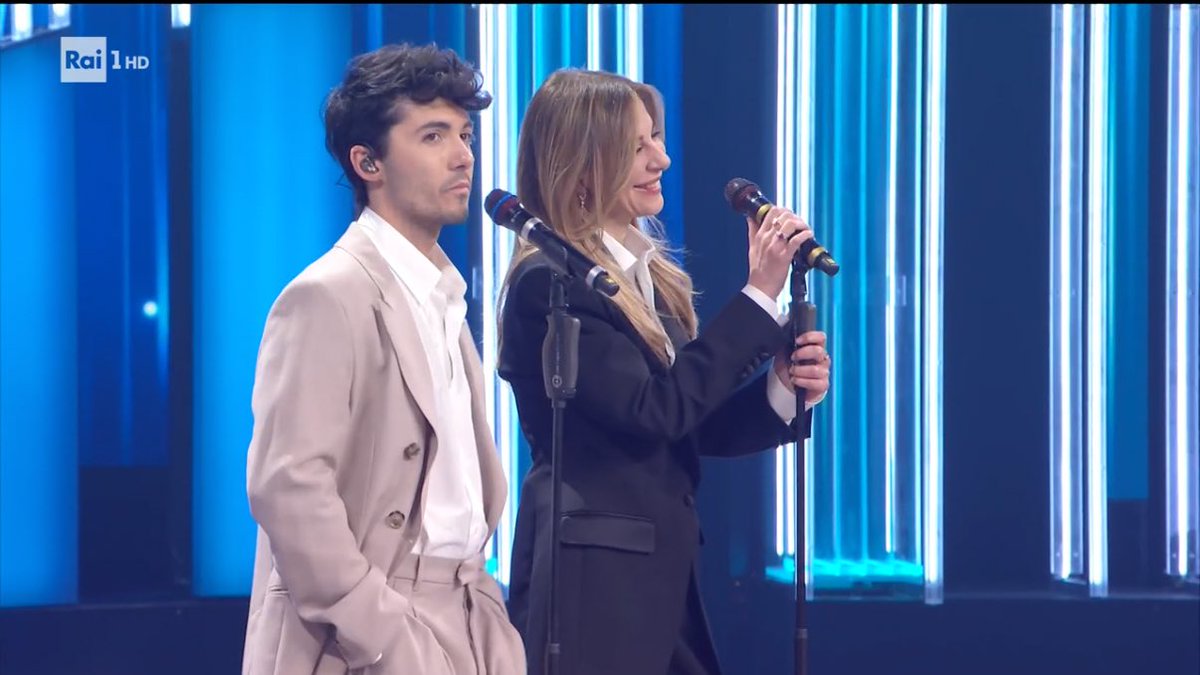 nessunconfine's tweet photo. ve lo giuro trovo questa cosa semplicemente iconica #sanremo2026 https://t.co/9aMZJ2S1ZZ