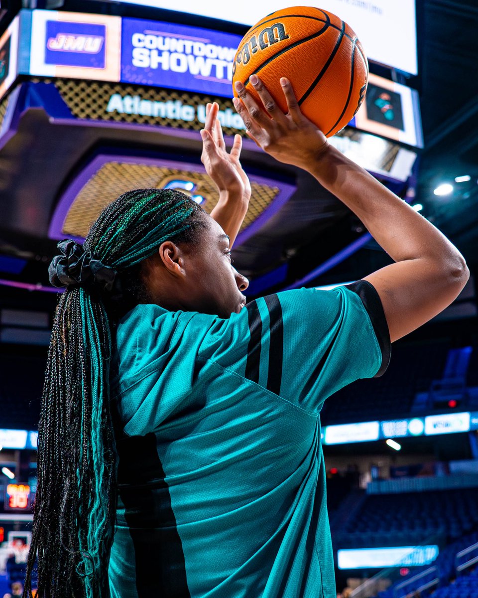 CoastalWBB's tweet photo. Pregame shoot around https://t.co/hkwqyhRndB