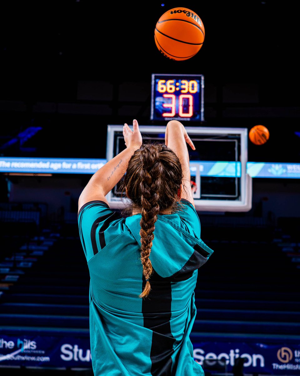 CoastalWBB's tweet photo. Pregame shoot around https://t.co/hkwqyhRndB