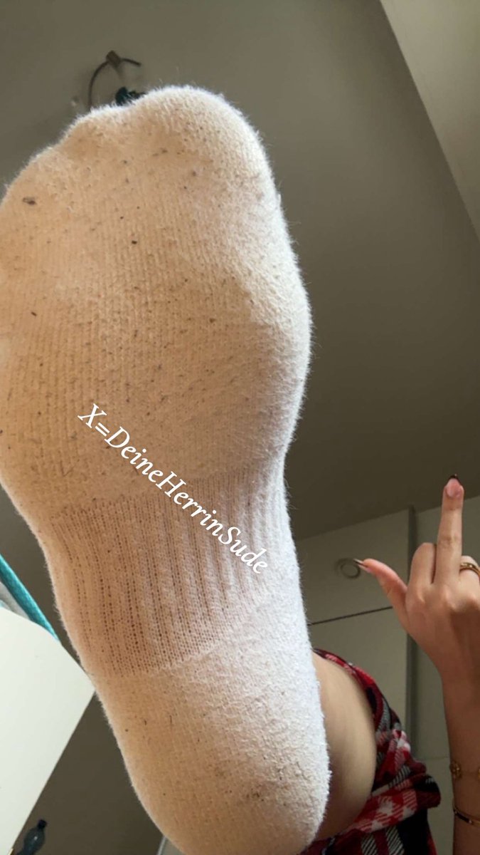 Hab Lust ein Konto leer zu f*cken. 
Meine DM‘s sind voller Köpeks die meine Aufmerksamkeit wollen, aber die gibt es nur, wenn du dich wie eine Kuh leer melken lässt.😂 
30€ Amazon Gutschein Tribut ihr Betas🖕🏽

#Herrin #Zahlsklave #Findom #Raceplay