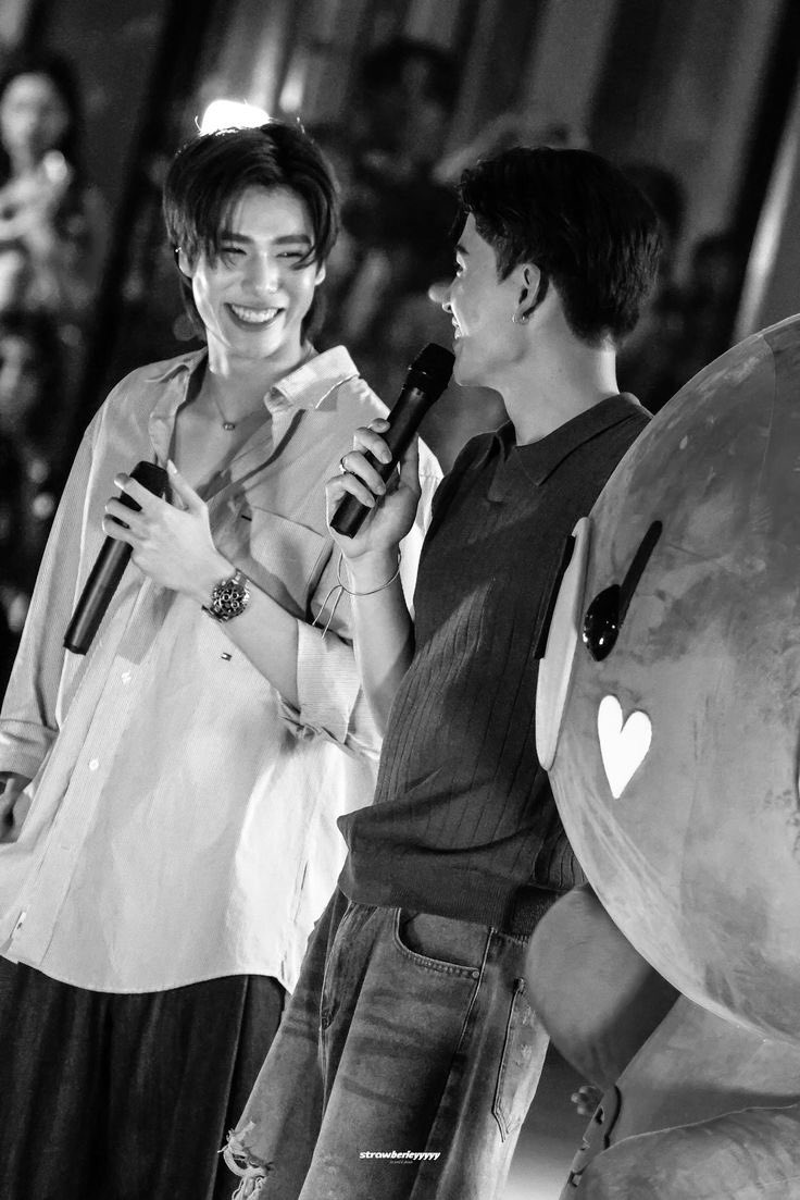 shiny black 🖤 

#PondPhuwin #ปอนด์ภูวินทร์