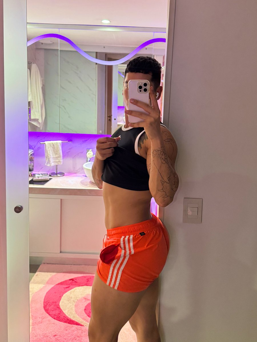 Emi Vela tweet media