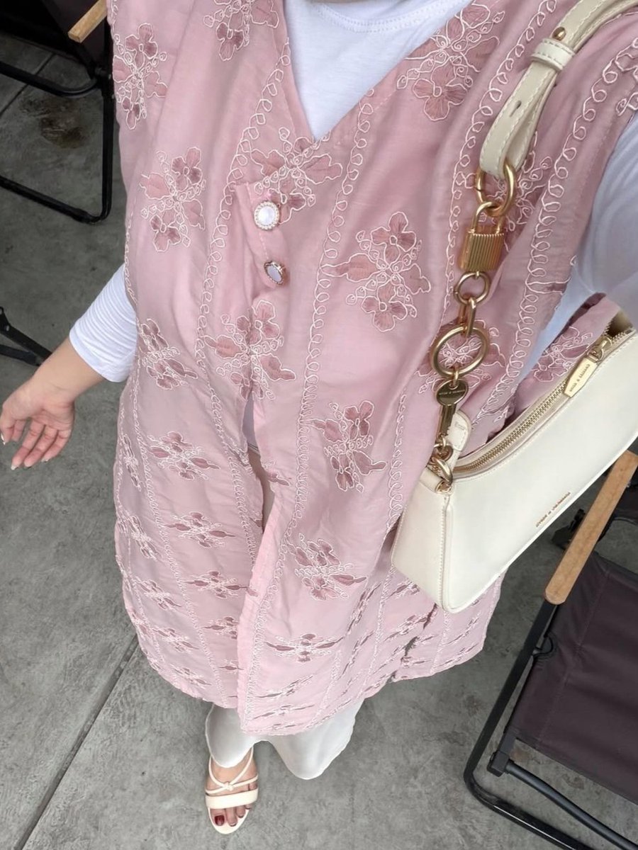 POV: LEBARAN DENGAN OUTFIT FAVORIT ANTI RIBET 🌷✨️

modelnya simpel bikin gerak lebih bebas