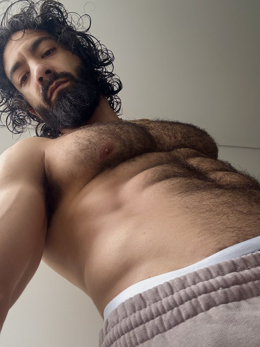 MaxStrongg8's tweet photo. Just gotta take a shower. Join with me? https://t.co/DaSdbIgzxX