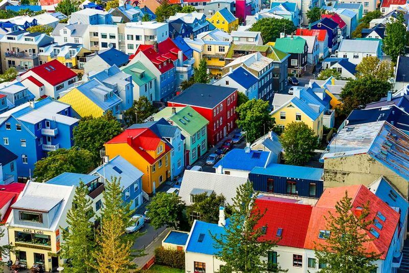Pablitors01's tweet photo. estoy descubriendo que me gustan muchos los colores!!!!! llevar ropa verde rosa amarilla naranja morada cualquier color y salir del básico negro blanco gris

también para los edificios y los coches el mundo es mucho más bonito de colores https://t.co/aFadtYgJNx
