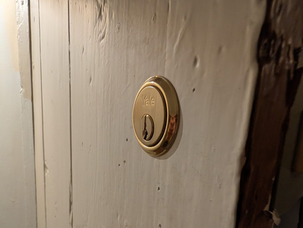 AsjLocksmiths's tweet photo. Yale Night Latch Installation in Borehamwood Pub https://t.co/JeMgTmJBui